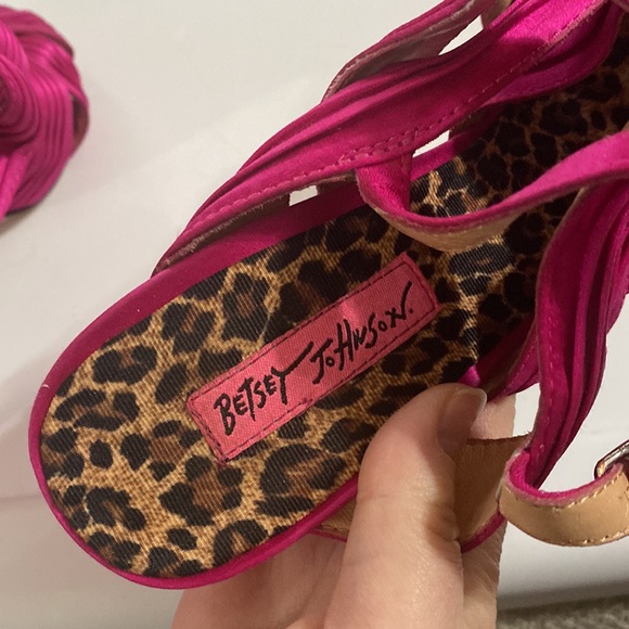 Betsey Johnson satin fuchsia strappy striped high heel sandals size 8.5 - Picture 8 of 14